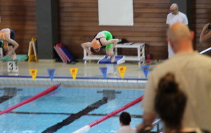 Pauline Bouville au départ du 50m papillon